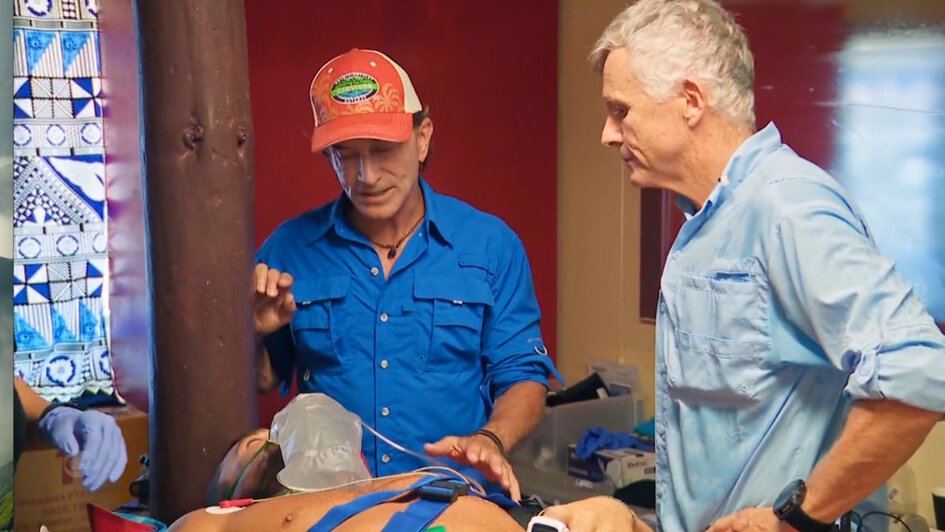 https://images.realityblurred.com/spai/q_lossless%2Bw_945%2Bh_532%2Bto_avif%2Bret_img/www.realityblurred.com/realitytv/images/2025/10/survivor-49-e3-jake-jeff-probst-dr-barry.jpg